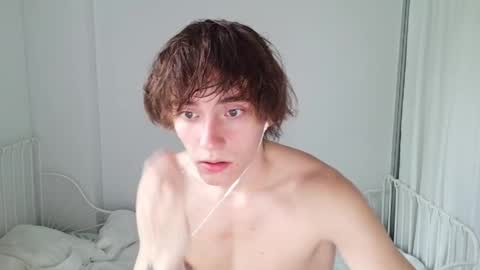 Snapshot of leon_heart666 chatting on May 10, 2026, 10:42 am Leon online show from May 10, 2026, 10:42 am