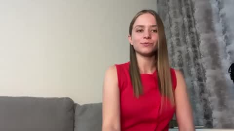 Snapshot of leona_grand chatting on June 13, 2026, 1:42 pm Emma online show from June 13, 2026, 1:42 pm