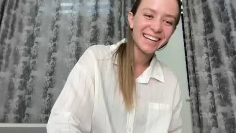 Snapshot of leona_grand chatting on June 24, 2026, 2:05 pm Emma online show from June 24, 2026, 2:05 pm