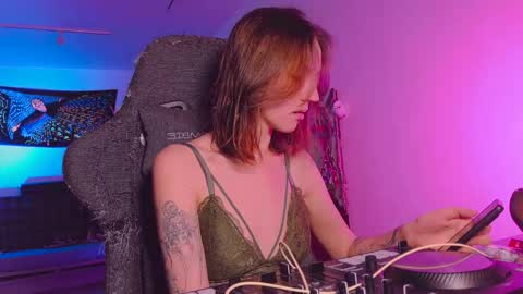 leona online show from February 8, 2026, 3:15 pm