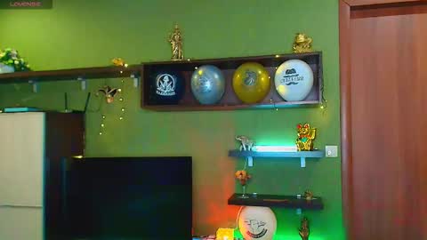 Snapshot of leona_tracie chatting on February 28, 2026, 12:06 pm Leona tracie online show from February 28, 2026, 12:06 pm