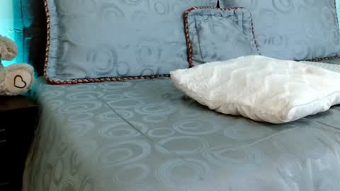 LUCY online show from January 29, 2025, 10:43 pm