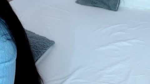 LUCY online show from October 2, 2025, 10:17 pm