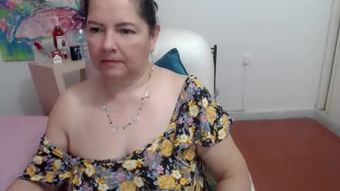 leonela   online show from October 15, 2025, 4:45 am