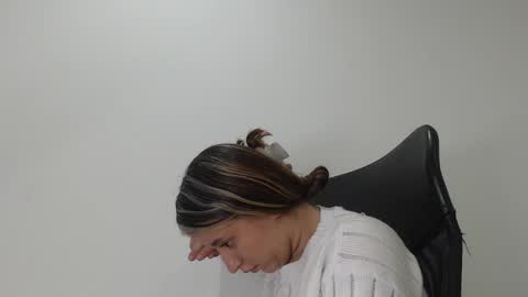 Leonella online show from January 3, 2025, 10:40 pm