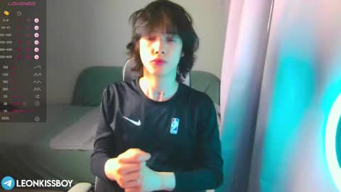 leonkissboy online show from March 29, 2026, 10:26 am