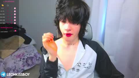 leonkissboy online show from March 31, 2026, 7:53 am