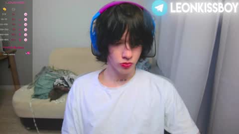 leonkissboy online show from April 10, 2026, 12:49 am