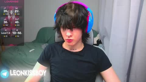 leonkissboy online show from April 15, 2026, 4:08 am