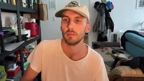 Snapshot of leonvampire chatting on October 10, 2025, 12:48 pm Leon online show from October 10, 2025, 12:48 pm