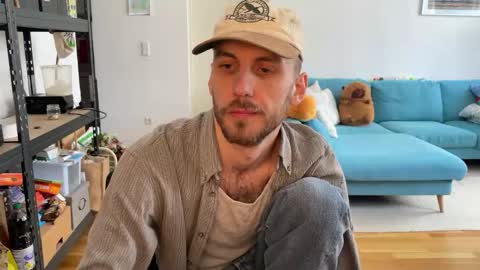 Leon online show from March 8, 2026, 11:58 am