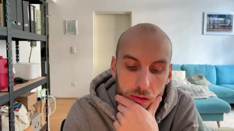 Leon online show from March 18, 2026, 3:04 pm