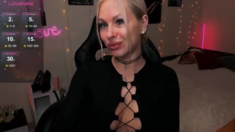 Lerika Moore online show from December 1, 2025, 6:35 pm