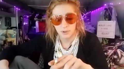 LesleyGumGrass- The Boring Trans girl online show from March 5, 2025, 2:23 pm