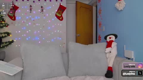 Snapshot of leslie9669 chatting on December 19, 2024, 9:17 pm Lesly online show from December 19, 2024, 9:17 pm