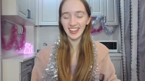  LESLIE   online show from December 24, 2024, 10:06 pm