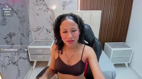 Snapshot of leslysimpson chatting on February 17, 2026, 7:53 pm online show from February 17, 2026, 7:53 pm