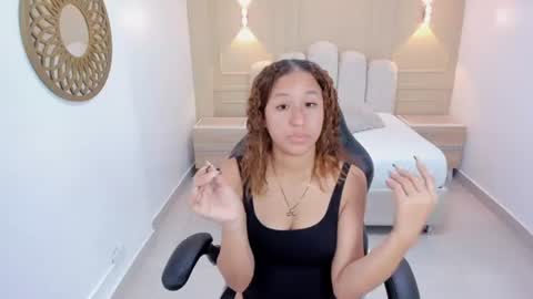 Snapshot of leslysimpson chatting on July 6, 2026, 7:38 pm online show from July 6, 2026, 7:38 pm
