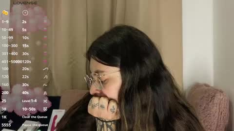 lessliee online show from April 27, 2026, 5:49 am