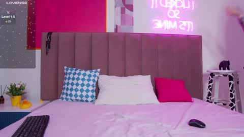 Lessy online show from January 28, 2025, 3:15 am