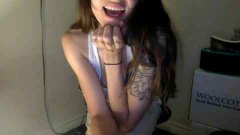 strawberrywatermelonpink22 online show from June 18, 2026, 2:34 am