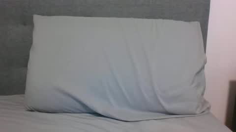 lets_play143 online show from April 18, 2026, 1:09 am