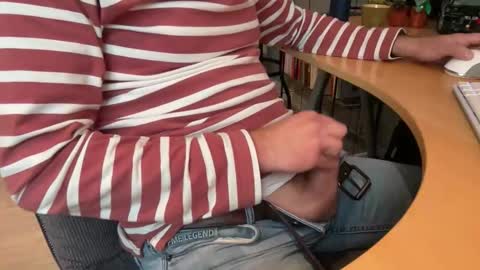 leukurrt online show from October 27, 2025, 7:56 am