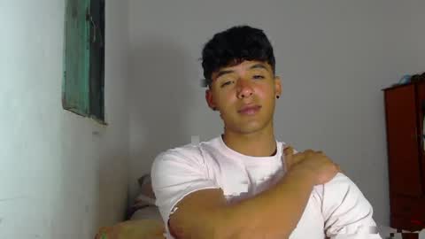 i  am lewis ly EDUARDO MEMDOZA15 online show from May 4, 2026, 4:14 pm