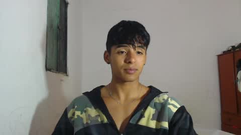i  am lewis ly EDUARDO MEMDOZA15 online show from May 13, 2026, 3:42 pm