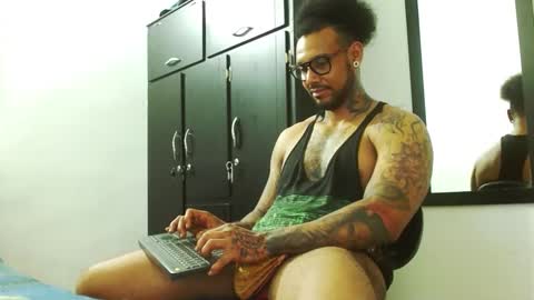 Lewis Strong online show from October 8, 2025, 7:00 pm