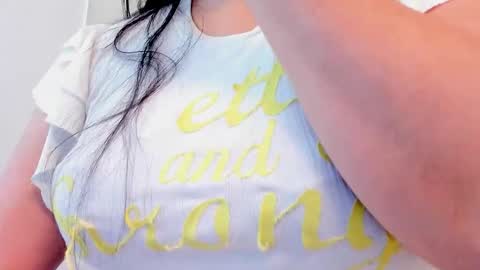 Gabrielle online show from November 9, 2025, 10:57 am