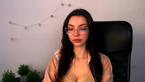 Alexia online show from May 1, 2026, 12:32 pm