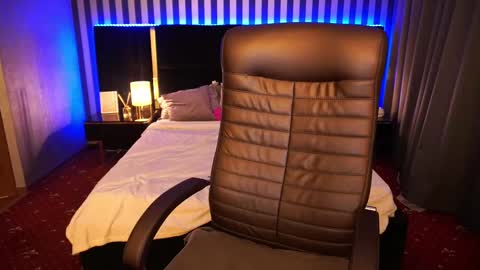 lexi_si online show from February 16, 2025, 5:15 pm