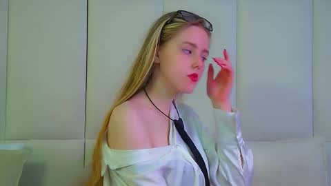 Snapshot of lexireadway chatting on September 30, 2025, 8:19 am Lexi online show from September 30, 2025, 8:19 am