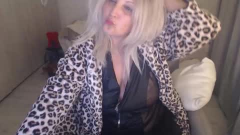 Snapshot of lexxa_blond chatting on April 24, 2026, 12:57 am Hannah online show from April 24, 2026, 12:57 am