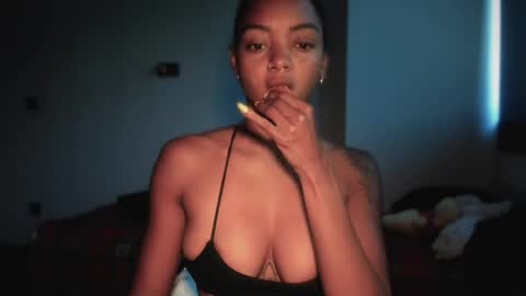 Snapshot of lexy_squirt_queen chatting on April 18, 2026, 12:42 pm LEXY - Independent account online show from April 18, 2026, 12:42 pm