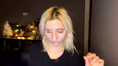 Leya online show from December 14, 2025, 5:18 pm