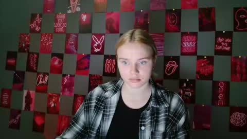 Leyla online show from September 22, 2025, 6:04 am