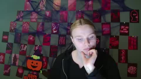 Leyla online show from October 17, 2025, 7:11 am