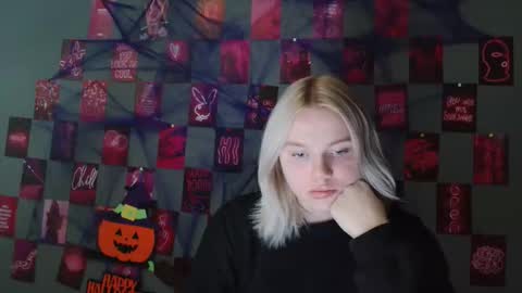 Leyla online show from October 23, 2025, 6:13 am