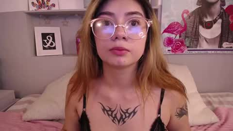 lia_08 online show from February 4, 2025, 11:59 pm