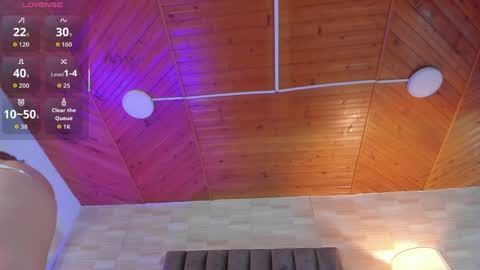 Lia online show from April 3, 2026, 1:42 pm