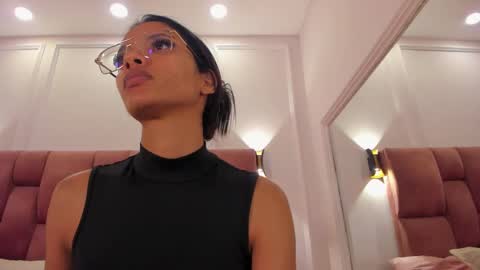 Snapshot of lia_girl2 chatting on March 12, 2025, 2:20 am Lia online show from March 12, 2025, 2:20 am