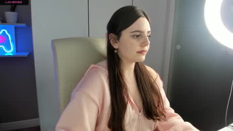 Lia online show from September 29, 2025, 2:00 pm