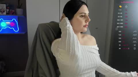 Lia online show from November 11, 2025, 2:39 pm