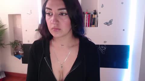 Lia Mitch online show from December 10, 2024, 6:28 pm