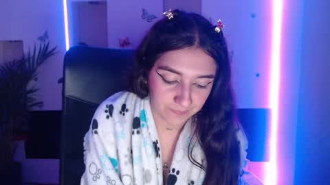 Lia Mitch online show from March 7, 2025, 8:02 am