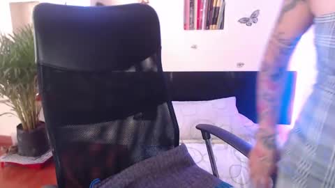 Lia Mitch online show from March 7, 2025, 7:16 pm