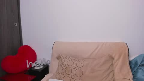 Little Queen Lia  online show from May 28, 2026, 11:24 pm