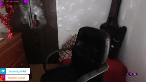 Snapshot of lia_smith87 chatting on February 16, 2025, 5:37 am Laura online show from February 16, 2025, 5:37 am